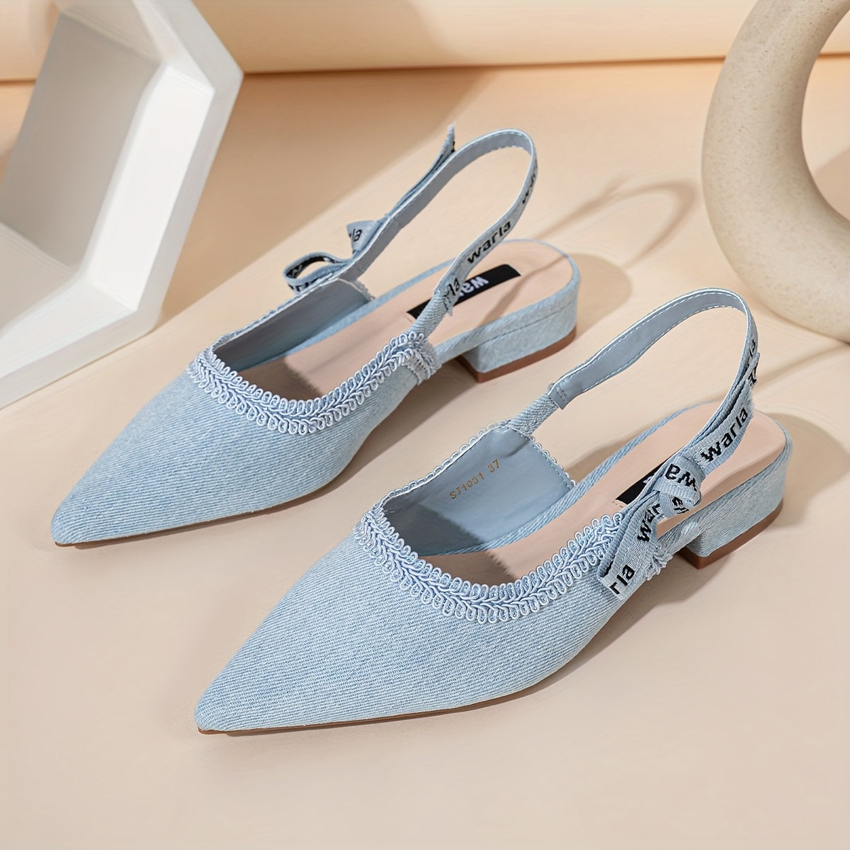 Side Letter Woven Straps, Sweet And Elegant, Fashionable, Sexy, Comfortable, Versatile Low-Heeled Shoes with Chunky Heels.