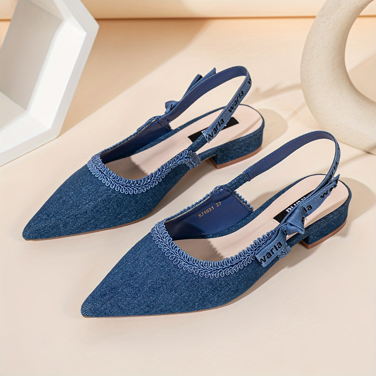 Side Letter Woven Straps, Sweet And Elegant, Fashionable, Sexy, Comfortable, Versatile Low-Heeled Shoes with Chunky Heels.